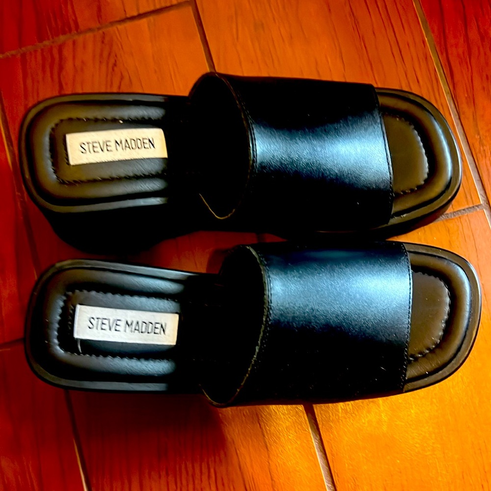 Brand new Steve Madden platform sandal size 7